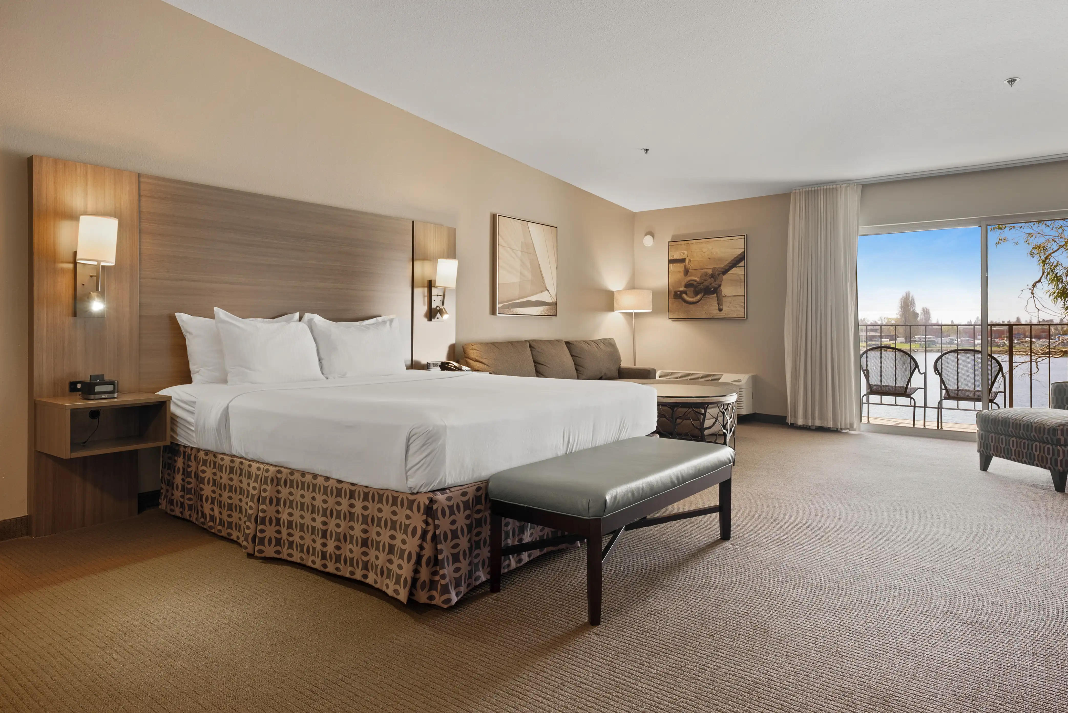 Gorgeous King Water View Suite at Executive Inn & Suites - Embarcadero Cove